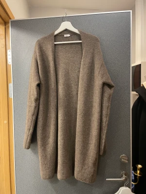 Längre kofta brun XS/S - Superfin kvalite  Filippa K