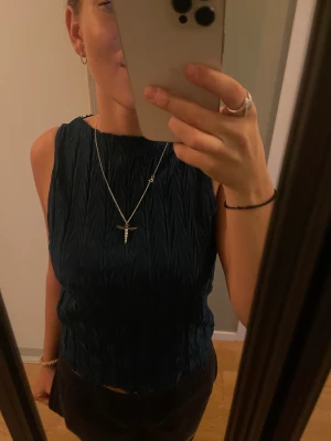 Fest topp - Säljer denna så najs fest topp men jötte coolt material!! 💖💖