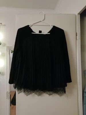 Tunn långärmad tröja  - Tunn långärmad topp eller vad man ska kalla det.   Aldrig använd