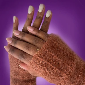 Torgvantar - Nu när det är höst börjar jag sälja torgvantar, just dessa är bruna mohair men kommer fler färger och material🍂🍁☺️ 