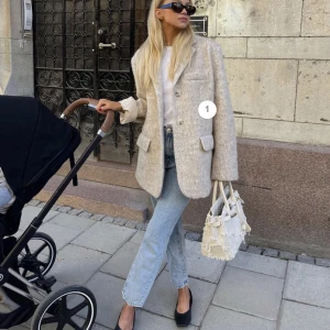 Meotine kavaj  - Jättefin kavaj från meotine som knappt är använd! Nyskick! Kostar 3200kr ny! 💘