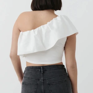 Cropped top - Cropped one shoulder top. Worn once 🤍