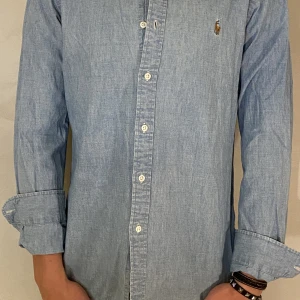 Skjorta Polo Ralph Lauren  - Säljer nu min Ralph Lauren skjorta i storlek M. Fint skick, givetvis autentisk. Skriv om du har funderingar! 