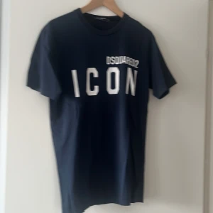 Dsquared2 T-shirt  - Fin t-shirt i M sparsamt använd