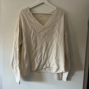 Tröja  - Vit/cremefärgad tröja 