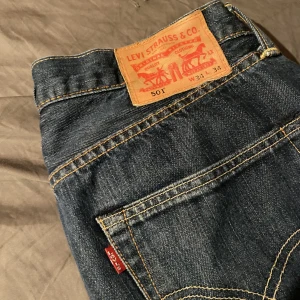 Levi’s 501 - Väldigt bra skick, inga täcken på användning. Pris kan diskuteras