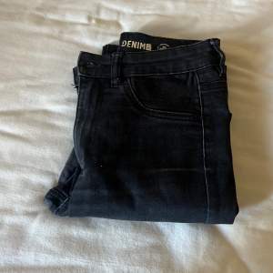 Svarta jeans byxor 