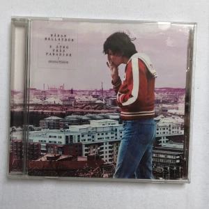 Håkan Hellström CD - Säljer 2 steg från paradise pga dubblett. Helst inte att det behöver fraktas så gärna möt upp om man bor i göteborg.