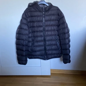 Colmar jacka - Köpt på miinto skick:9/10 ny pris:5500kr pris kan diskuteras