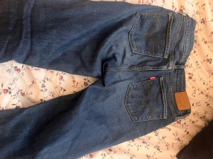 Levis jeans - Lågmidjade bootcut jeans från levis i storlek 26❤️