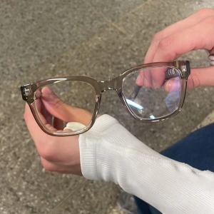 Hm glasögon oanvända. (Ogiltigt pris) - Otroligt bra skick. Kunden betalar frakt. Tar bara emot byten. Pris ogiltigt. Kontakta om du är interiserad. 🙂