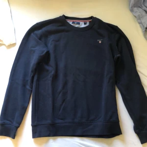 Gant Sweatshirt  - Marinblå sweatshirt från Gant, storlek S/170, bra skick