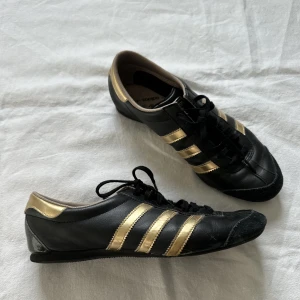 Adidas - Unika adidas skor i storlek 40