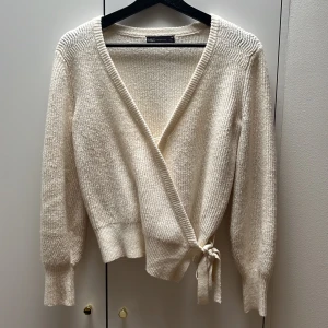 Stickad tröja  - Jätteskön stickad omlåttröja i bra skick 