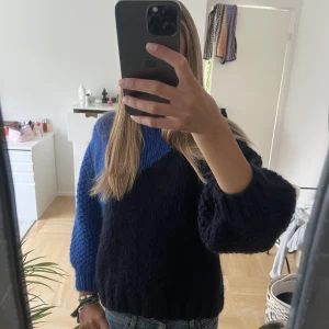 Stickad tröja  - Jättesnygg och cool stickad tröja i super skick