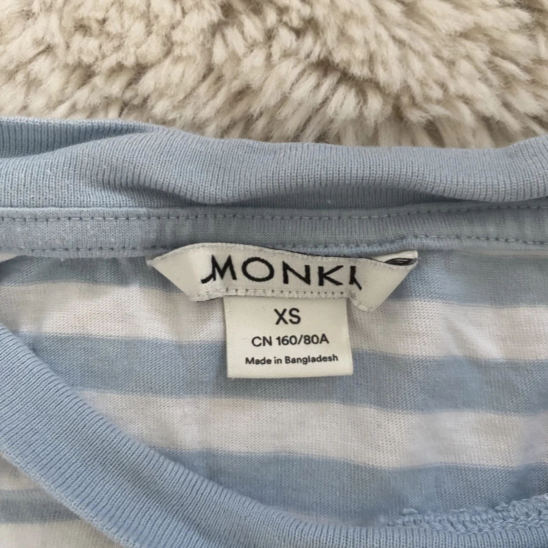 Blåvit randig tröja - 91