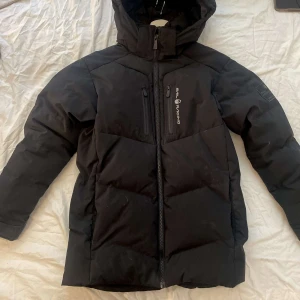 Sail racing jacka  - Säljer min jätte fina sail racing jacka knappt använd köpe den förra året. Storlek 150 men passar mig som är xs bara att höra av dig vid minsta lilla 💗