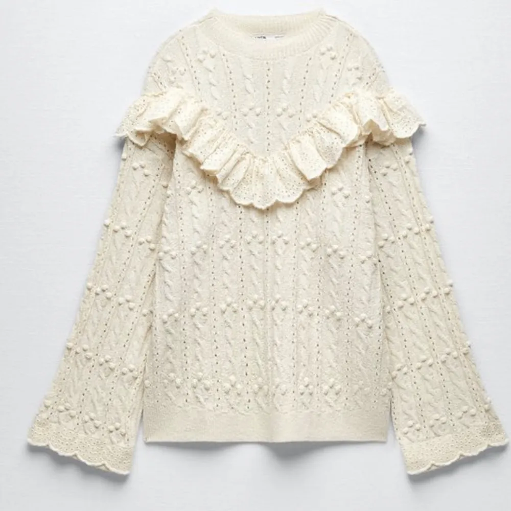 så snygg tröja från zara 🤗🤗 knappt använd o kommer tyvärr inte till användning :( nypris : 499 kr. Tröjor & Koftor.