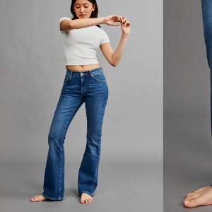 Säljer mina blå lågmidjade bootcut jeans från Gina pga hat för många liknande jeans, älskar dessa💘