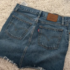 Levis kjol - Använd typ 3 gånger. För liten på mig nu. 