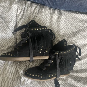 Skor - Isabel marant likande skor med fransar och klack på 4-5 cm💗Så fint skick