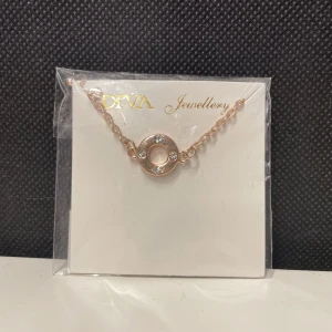Diva jewellery armband - Roseguld färgat armband som inte är använt. (Inte äkta) 