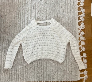 Stickad Tröja Hollister - Använd cirka 5 gånger, lite stor i storleken