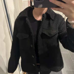 Kappa - Fin kappa från weekday som inte kommer till användning längre💗 den håller värmen bra! 