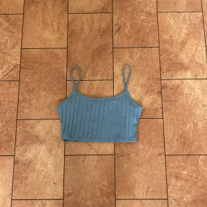 Blå topp🐳 - En blå topp från SHEIN som är i storlek xs🦋