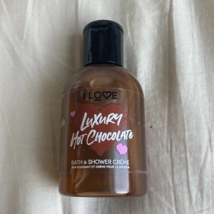 Kropp tvål - Säljer en kropp tvål som är ALDRIG använd. Den luktar Hot Chocolate. Från I Love❤️