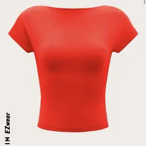 Säljer min röda t shirt från shein, inte använd så många gånger. Storlek XS. 