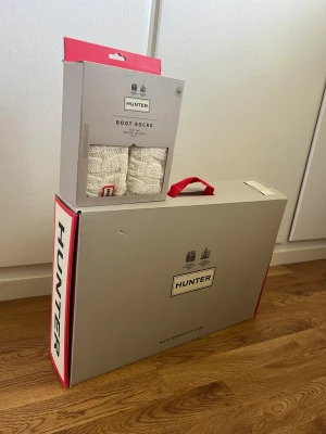 Hunters - Helt nya oanvända hunters i storlek 38. Matta och svarta. Perfekt till hösten! Sockorna till stövlarna medföljer!🍁