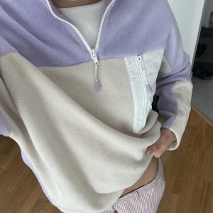 Kofta - Mysig kofta från Monki. Storlek xs men oversize så passar ca S/M🥰