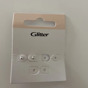 Örhängen Glitter - Små örhängen från Glitter!