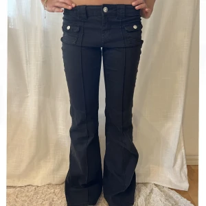 Cargobyxor Hm - Säljer dessa eftertraktade byxor från hm i storlek 36 som inte går att köpa längre!