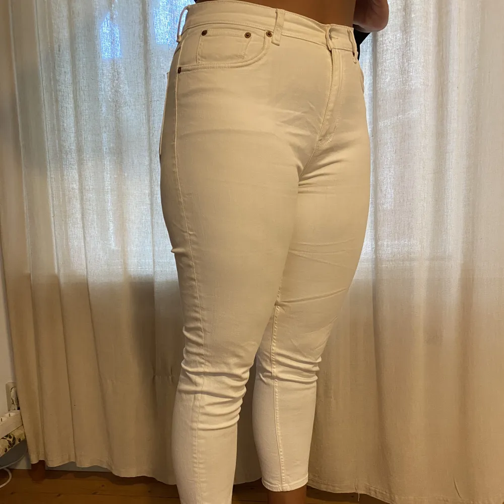 Slim fit white jeans from MNG Denim, size 44. Stretchy and perfect for the summer. . Jeans & Byxor.