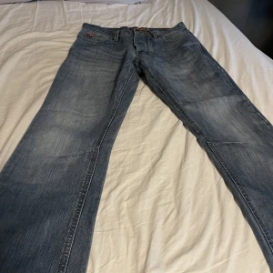 Lee cooper jeans - Snygga Lee Cooper jeans köpta här på plick men de va tyvärr för små, säljer därför dessa❤️ om ni vill ha mer info så är de bara att skriva🫶🏼 kan mötas upp i trelleborg, vellinge eller malmö annars står köparen för frakten