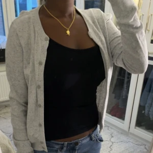 Grå kofta  - Snygg kofta💛💛