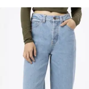 Super fina jeans som Tyvär inte passar mig längre. Hann bara använda några få gånger. Köpta på carlings för 599kr. Storlek W30. Tveka inte att skriva vid frågor💗