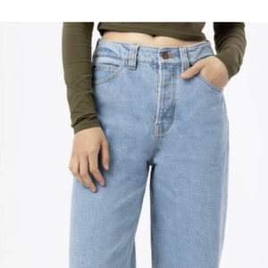 Jeans - Super fina jeans som Tyvär inte passar mig längre. Hann bara använda några få gånger. Köpta på carlings för 599kr. Storlek W30. Tveka inte att skriva vid frågor💗