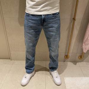 Använda levi’s jeans vintage Modellen är 185 väger 70 kg