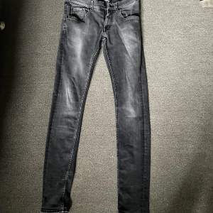 Tiger of sweden slim fit jeans, växt ur dem så säljer vidare. Nypris 1600 kr, köpta förra hösten och inte använda så mycket. Mycket bra skick.