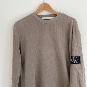 Calvin Klein stickad tröja - Skick 10/10 Använder inte Hör av er vid frågor! Storleken är xs, men sitter som s