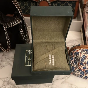 Örhängen  - Superfina pärlörhängen till salu!🩷