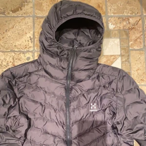 Haglöfs jacka  - Hej säljer nu min haglöfs jacka då den inte kommer till andvändning så mycket och vill köpa ny jacka. Väldigt bra skick på den