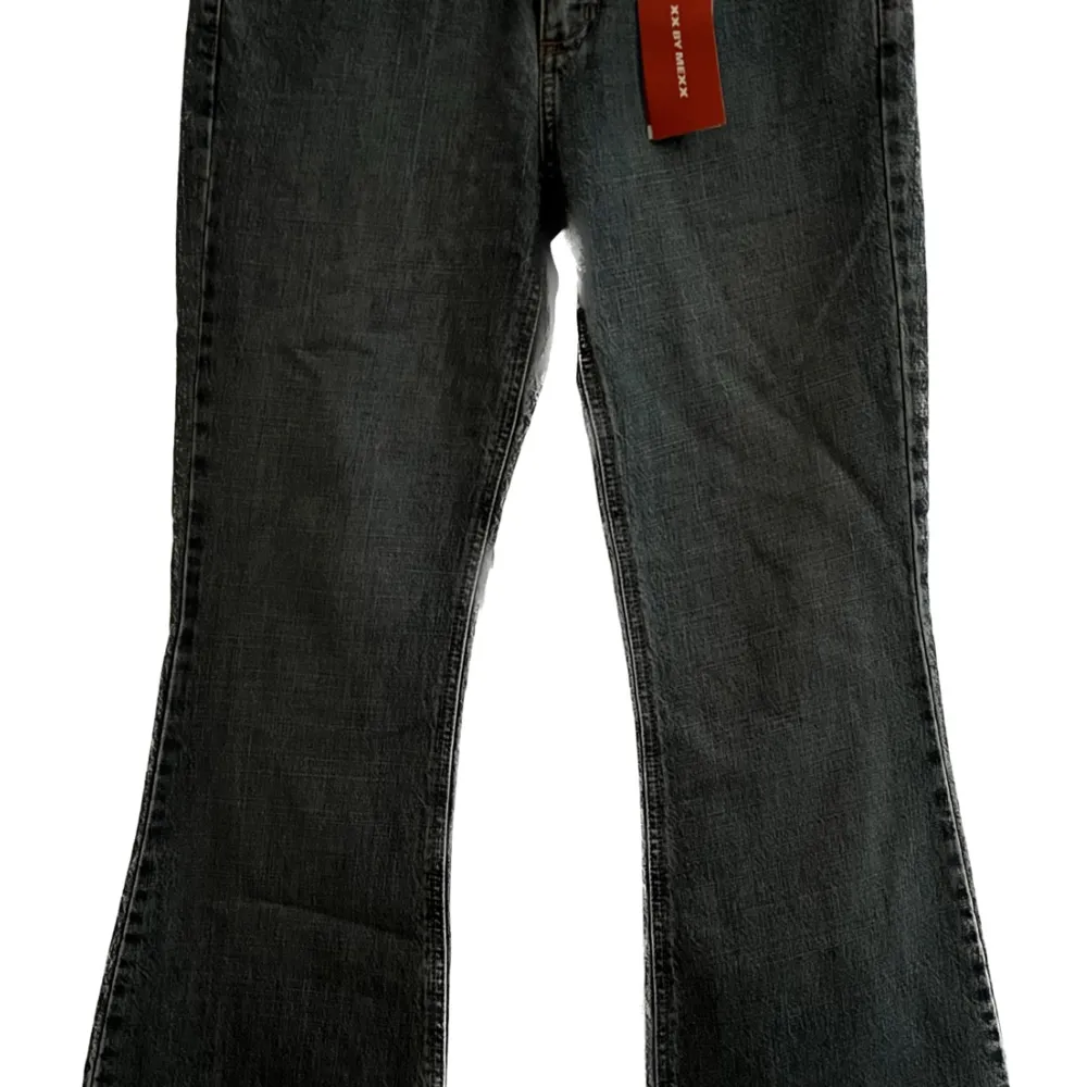 Low waist, utsvängda jeans, nya med prislappar B29 L30. Jeans & Byxor.