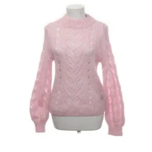 Stickad tröja  - Jättesöt stickad tröja!! Aldrig använt💕 