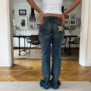 Dolce Gabbana jeans!  - Så snygga o coola jeans från dolce gabanna! MIDJEMÅTT;78cm INNERBENSLÄNGDEN:89cm
