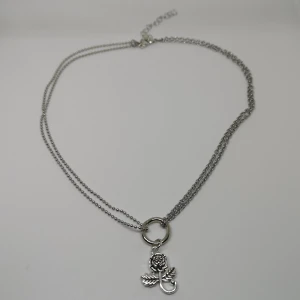 Halsband ~doublechain rose~ - Halsband som är gjort/designat av mig. Det är nytt/oanvänt. Längd: Ca 41 cm + ca 6 cm extra länk. (frakt: 15 kr för frimärke) 