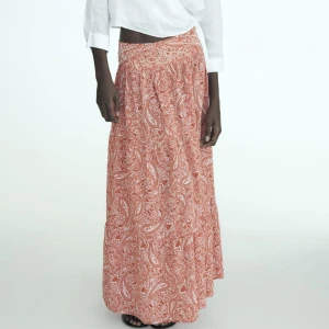 Zara långkjol💓 - Super fin långkjol från zara ändats använd en gång💓köpt för 499kr. Använd gärna köp nu 